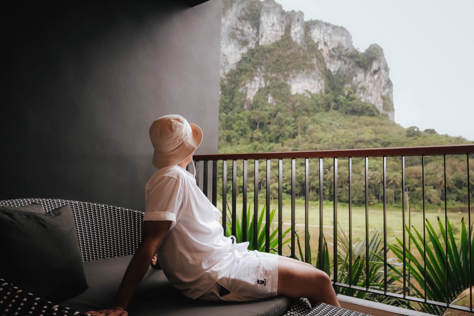 Deluxe Cliff View