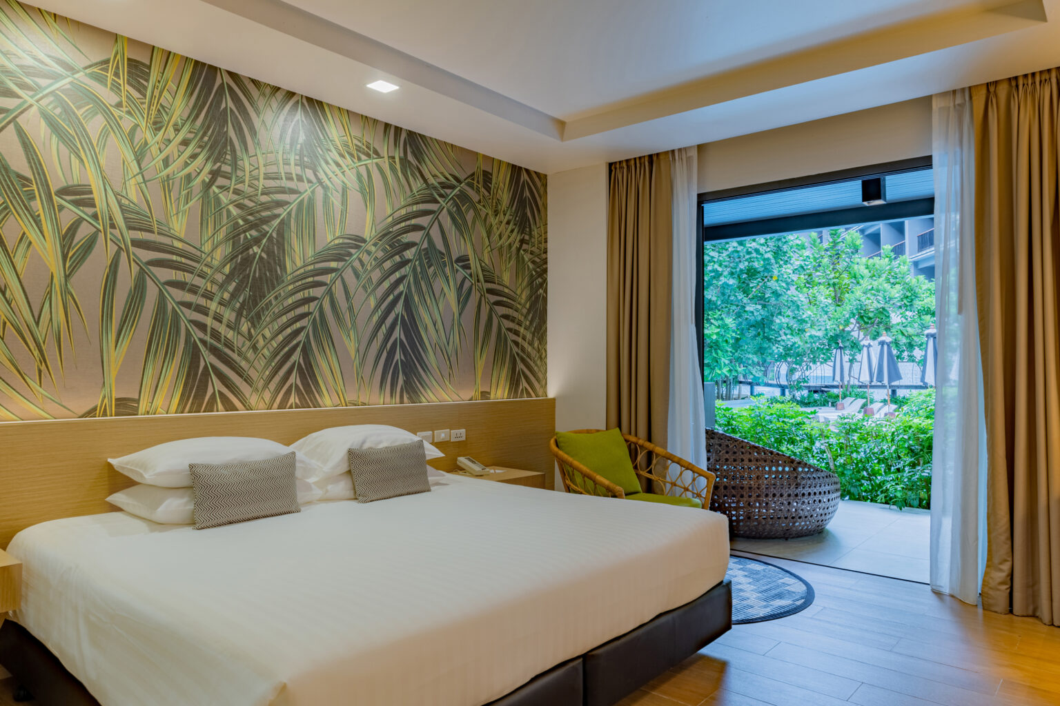 Krabi Family Resort Deluxe Pool Access Room