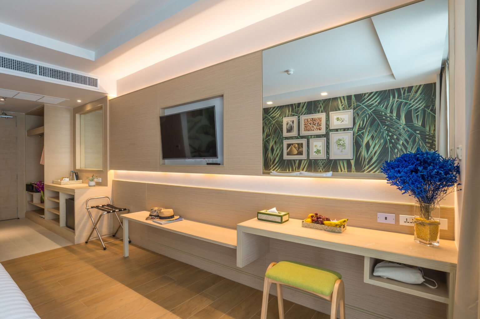 Deluxe Sea View Room 06