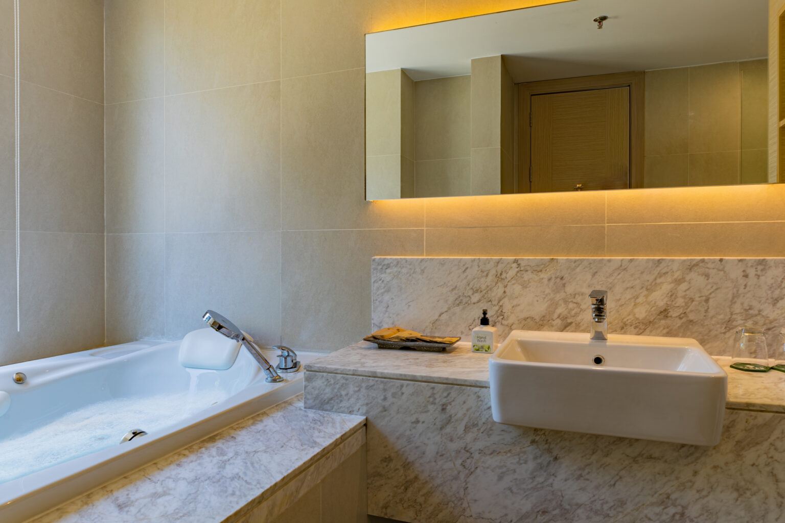Family 2 bedrooms suite cliff view 41