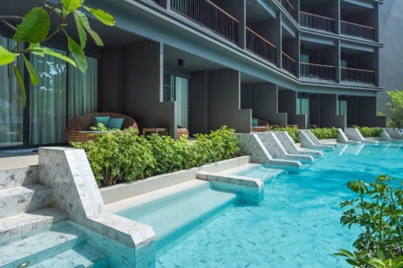 Pool Access DLX Family Terrace